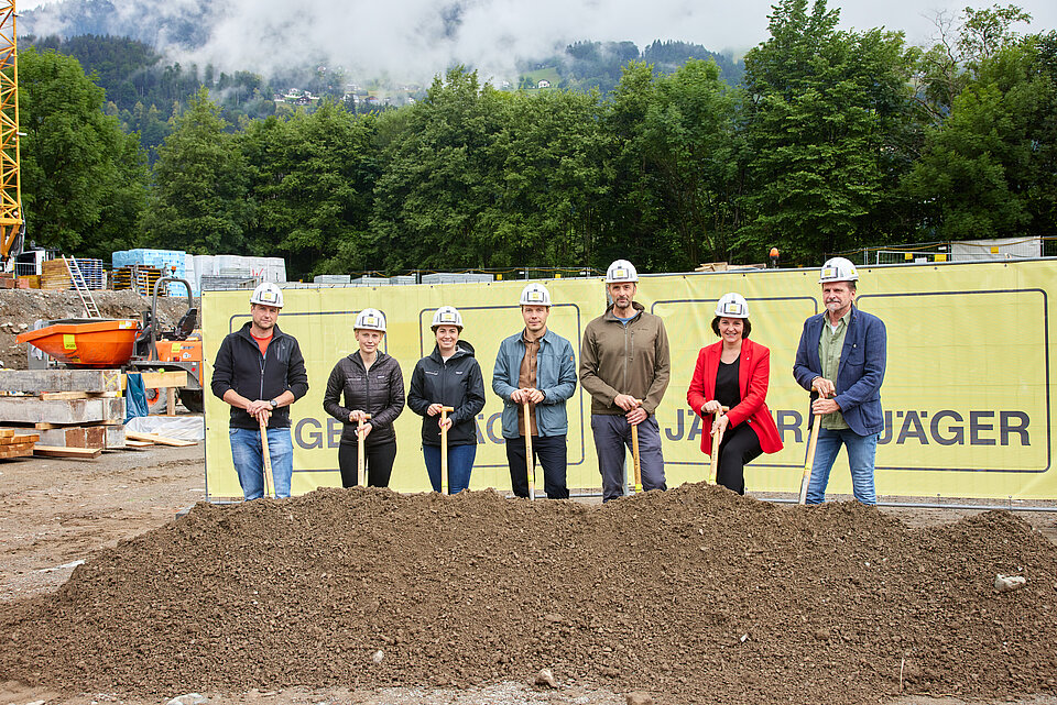 Gruppenfoto beim Spatenstich für den Wohnpark Tschagguns Gardenga