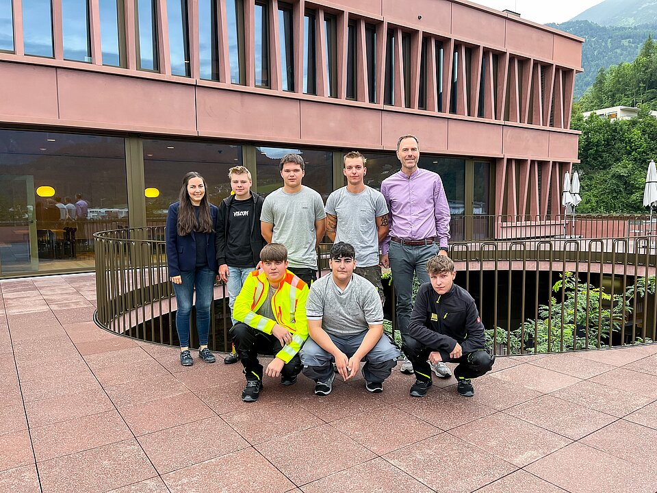 Gruppenfoto Lehrstart bei Jäger Bau