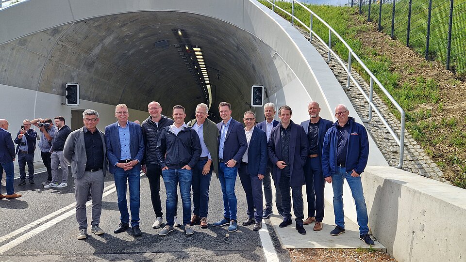 Gruppenfoto bei der Eröffnungsfeier Arlinger Tunnel