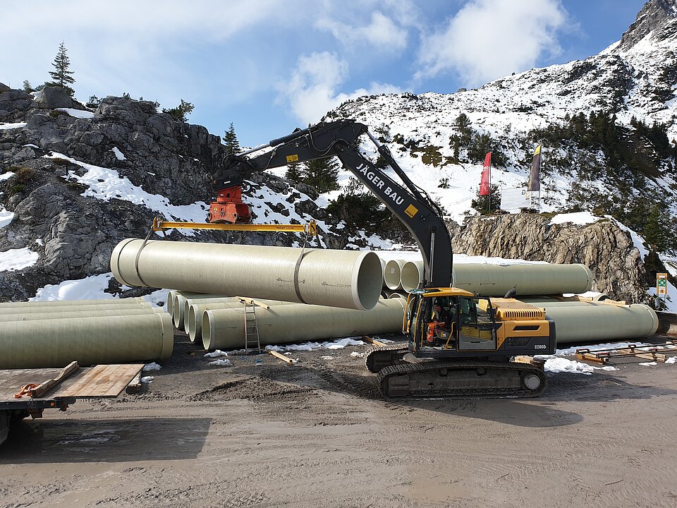 Rohrtransport mit Hydraulikbagger