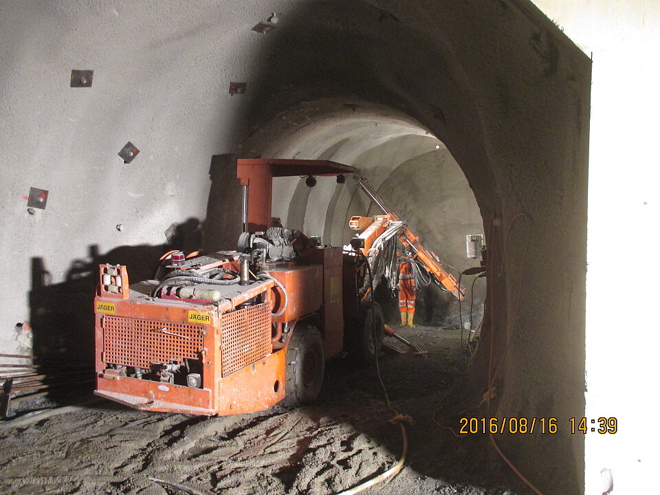 Sanierungsarbeiten im Tunnel Strengen