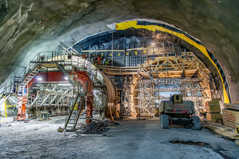 Schalwagen im Verzweigungsbauwerk