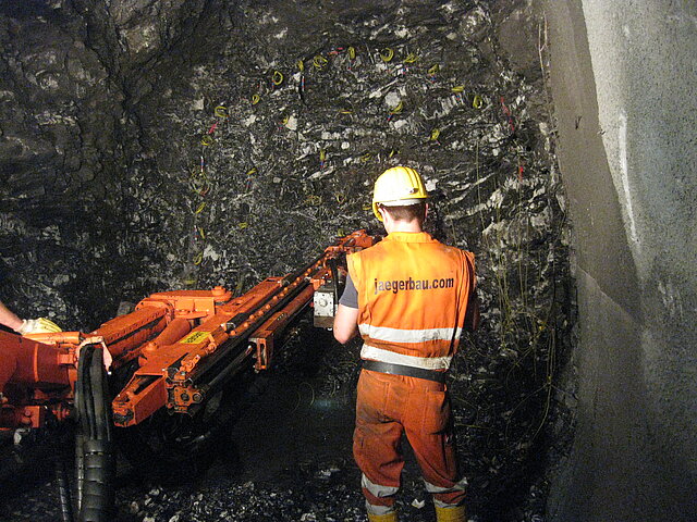 Besetzen der Ortsbrust für Sprengarbeiten