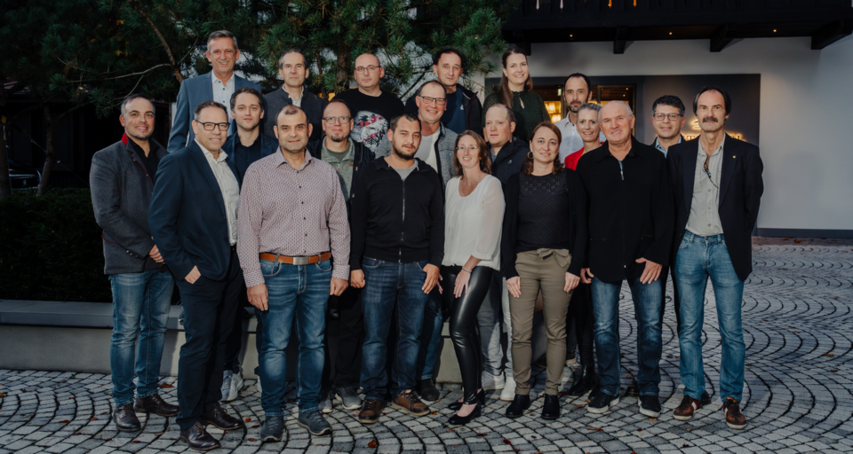 Gruppenfoto von Jäger Bau Mitarbeiterinnen mit der Geschäftsführung