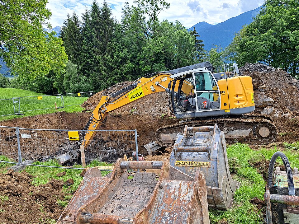 Baggerarbeiten beim Projekt Hochwasserschutz Schwarzbach