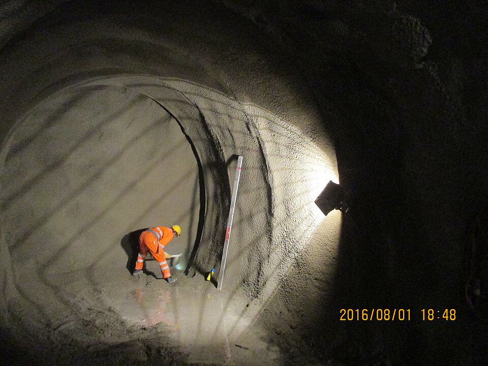 Sanierungsarbeiten im Tunnel Strengen